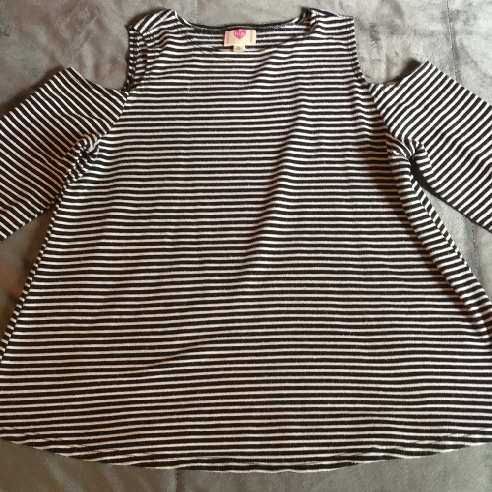 Used H.I.P. Black & White Cold Shoulder Top- XL